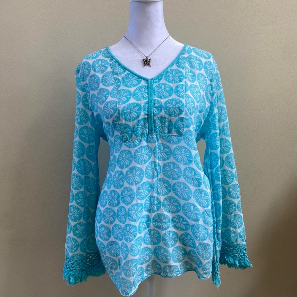 Crown & Ivy Blue and White Sand Dollar Print Flowy Beach Top w Tassle Details